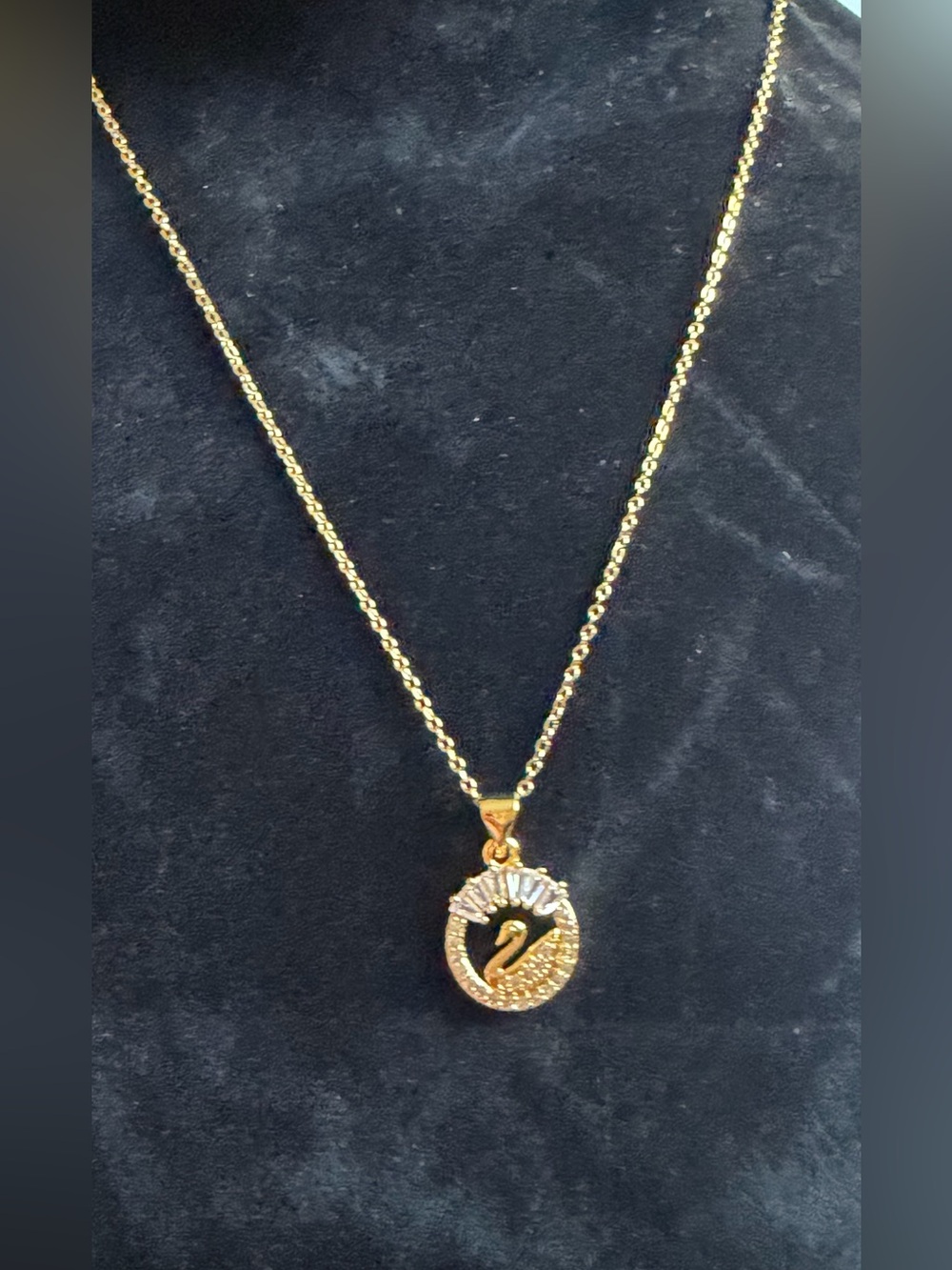 Swarovski Gold Swan Circle Pendant Necklace with Blue Packaging - Picture 3 of 4